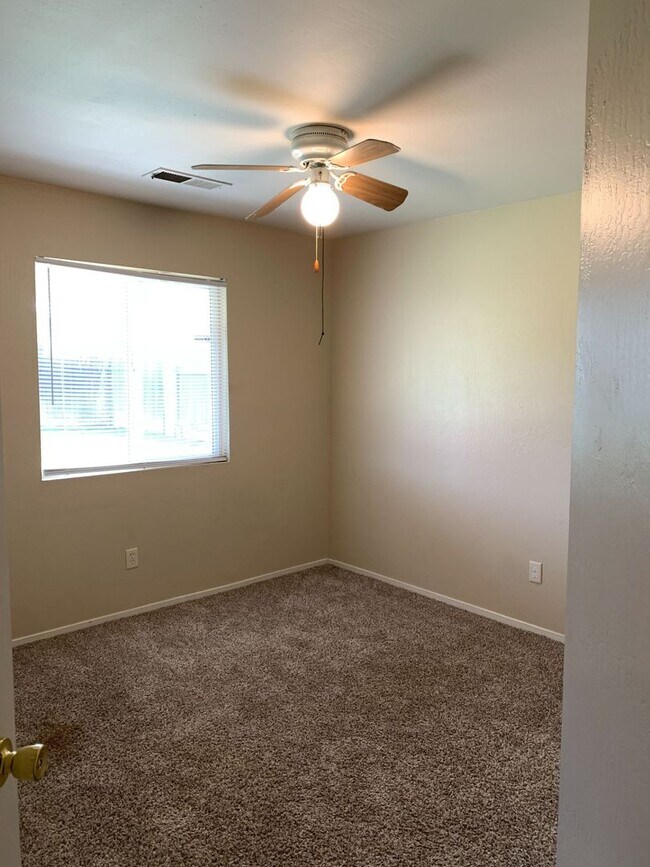 Building Photo - 6204 Straub Ln