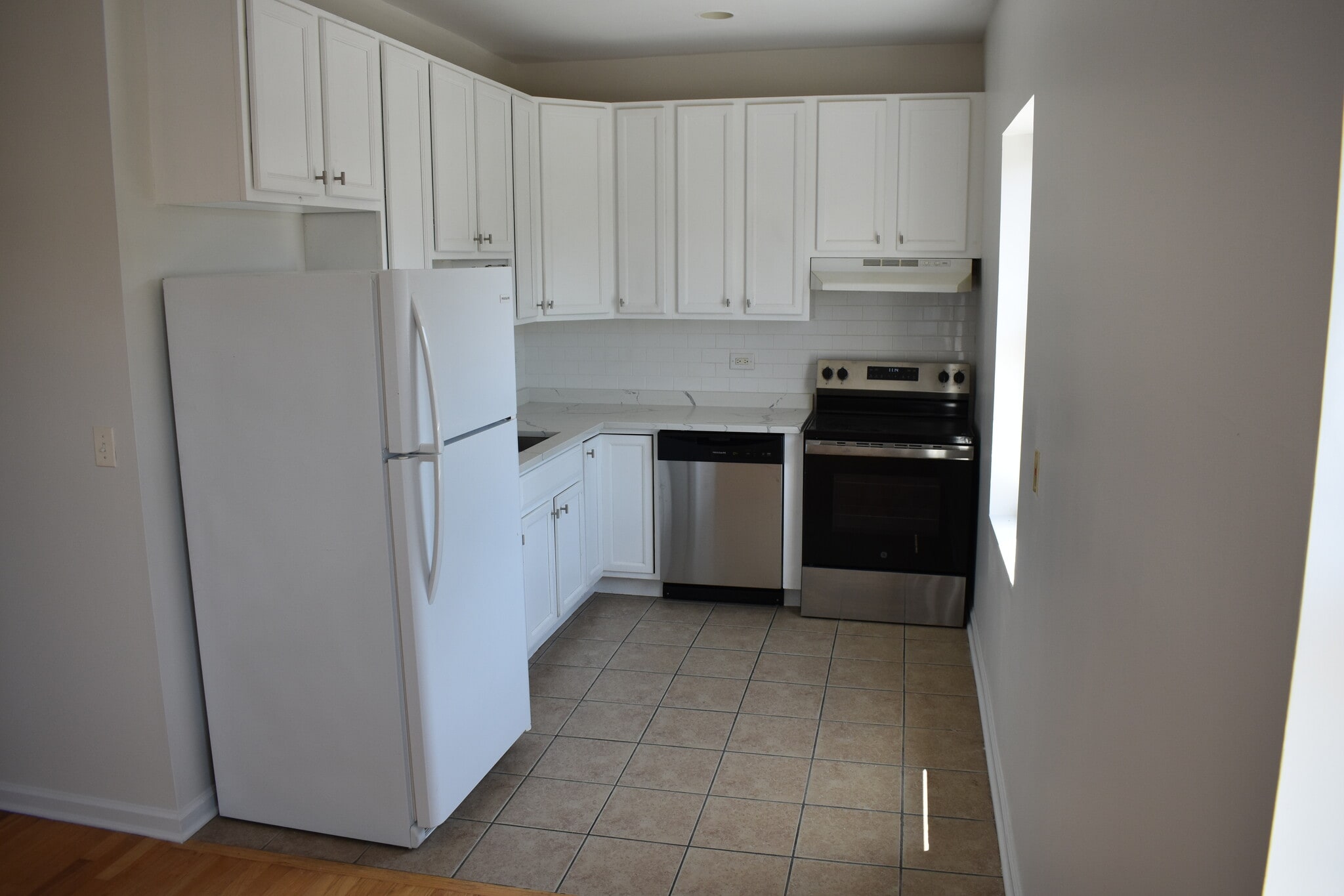 Kitchen - 3906 W Belmont Ave