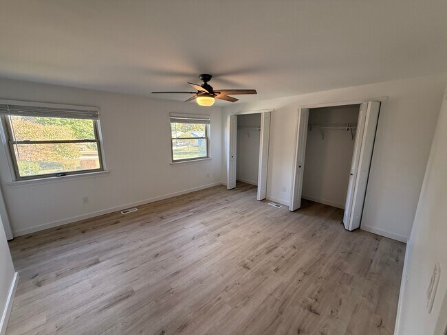 Building Photo - 827 Woods Ct