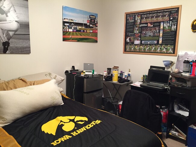 Building Photo - 5 bedroom house on the Westside - close to UIHC