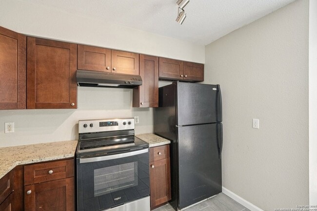 Building Photo - 10609 Starcrest Dr