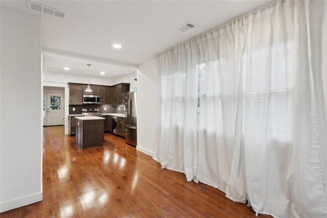 Building Photo - 111 Clifton St SE