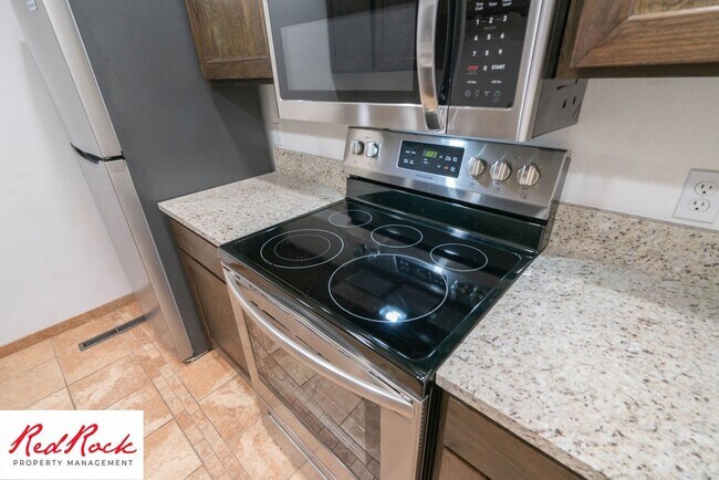 Building Photo - 2 Bedroom Condo in a Prime Location!