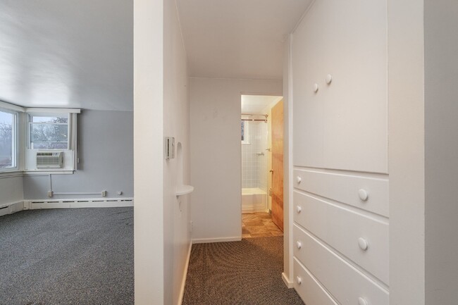 Building Photo - 1-Bed Sanctuary in Midland – $775/ Month G...