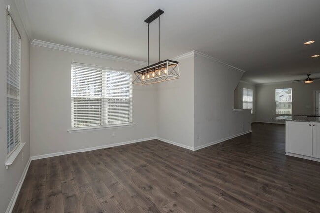 Building Photo - Four Bedroom Townhome!