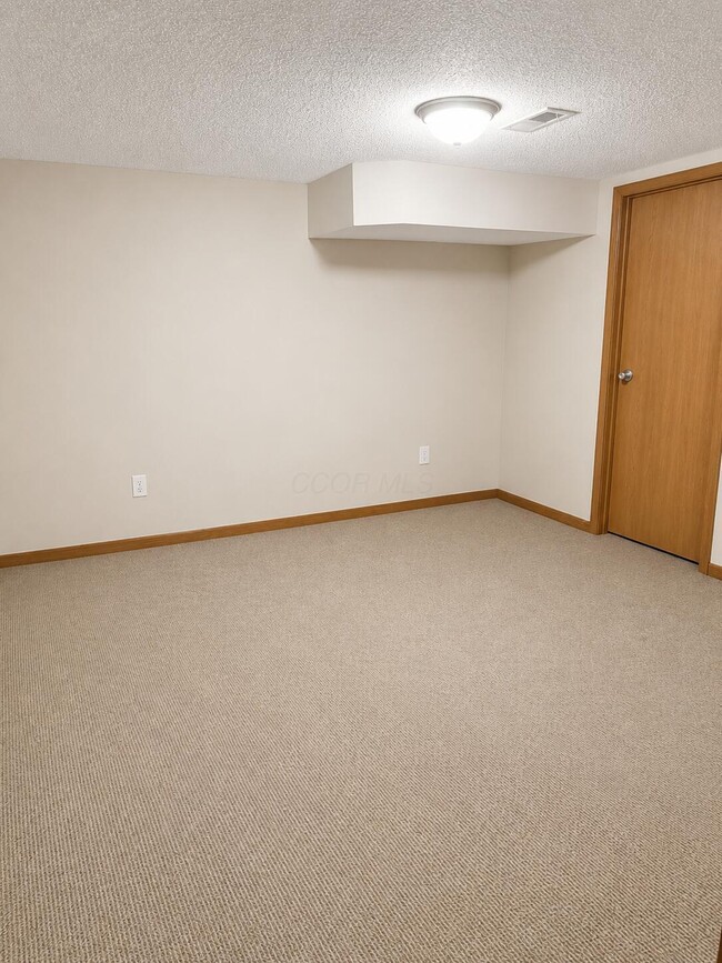 Building Photo - 175 Macenroe Dr