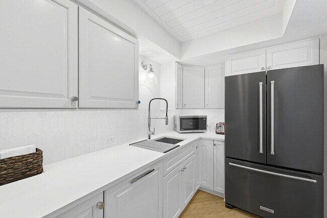 Building Photo - Naples Continental - Condo on the beach!!