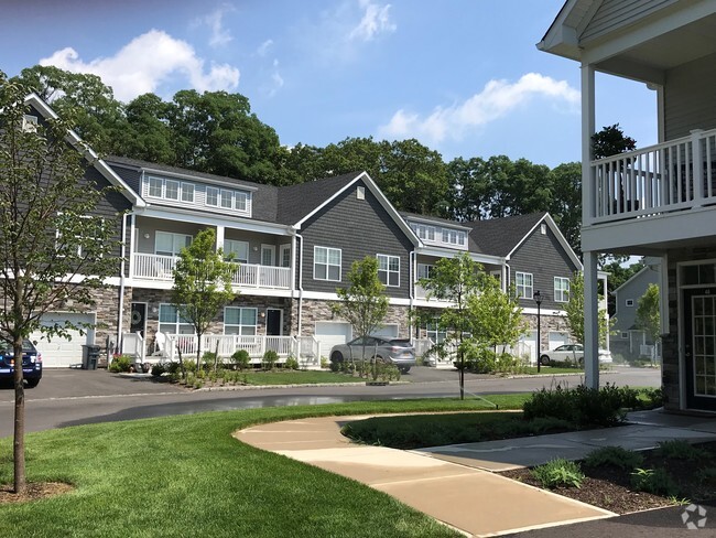 Primary Photo - Fairfield Townhouses at Selden