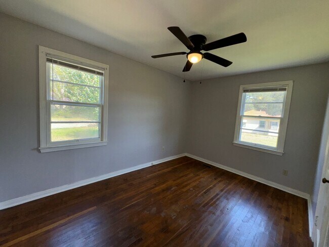 Building Photo - 55 Alan St