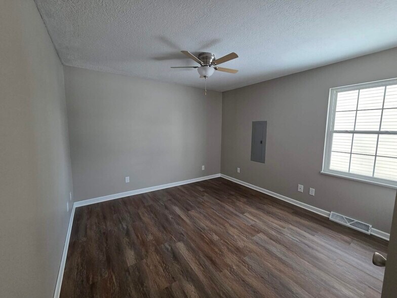 Building Photo - 1674 Ridgeview Ct