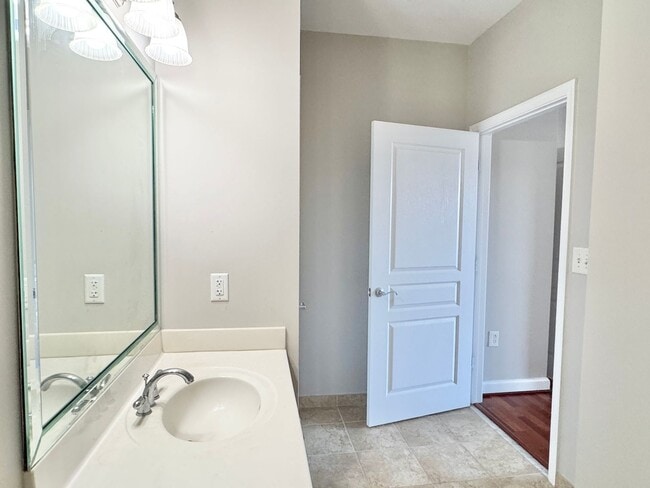 Building Photo - NEWPORT NEWS - STUNNING APARTMENT IN  THE POINT AT CITY CENTER