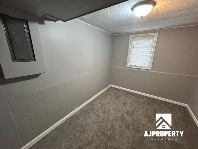 Building Photo - 1013 S Blauvelt Ave