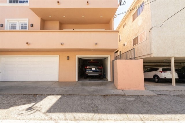 Building Photo - 1827 Barry Ave