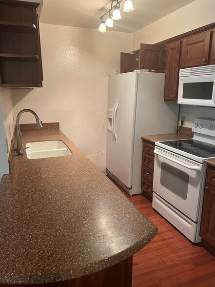Building Photo - 5120 Raintree Cir