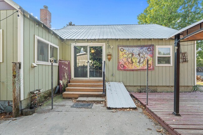 Building Photo - 206 W Jenkins Ave