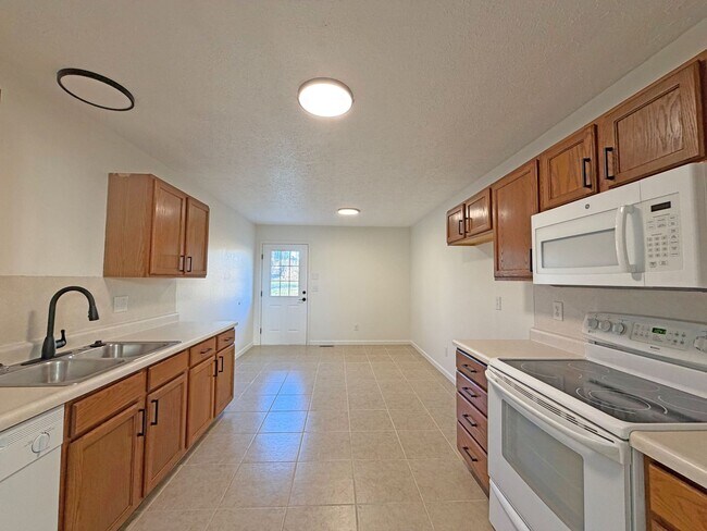 Building Photo - 4835/4837 S Glenn Duplex