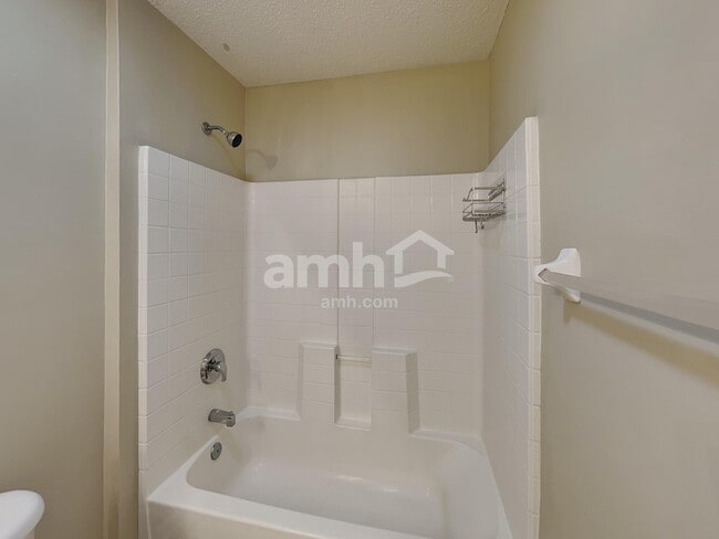 Building Photo - 800 S Edenbridge Way