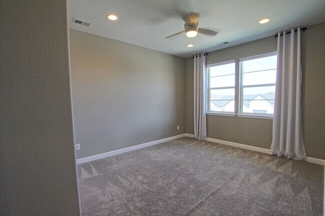 Building Photo - Luxury 5 bed for Rent in Blacktail at The ...