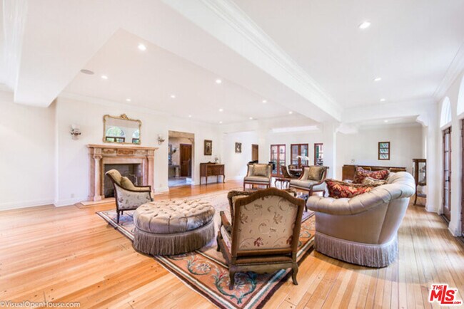 Building Photo - 725 Foothill Rd