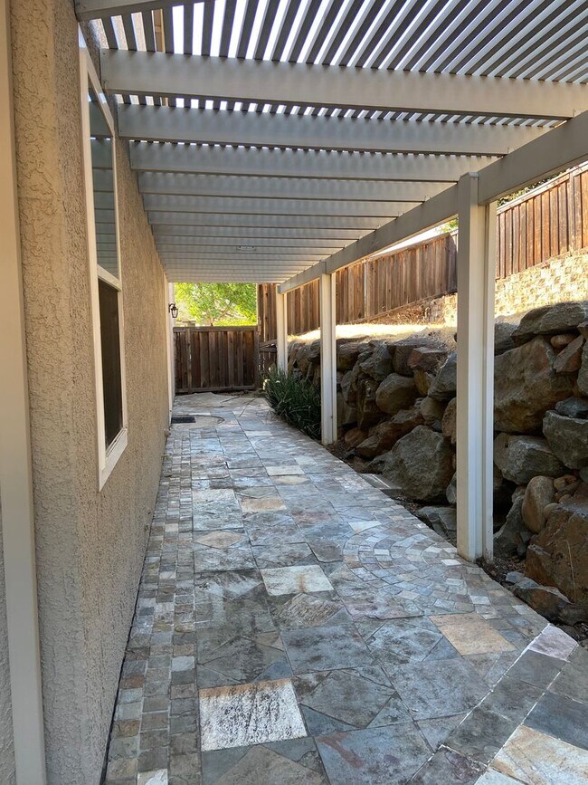 Building Photo - Beautifully remodeled 3 Bdrm+Master retrea...
