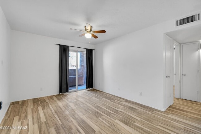 Building Photo - 1810 E Blacklidge Dr