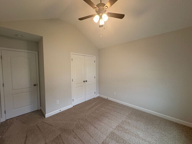 Building Photo - Gorgeous 4 Bed, 2.5 Bath Home in Fayetteville