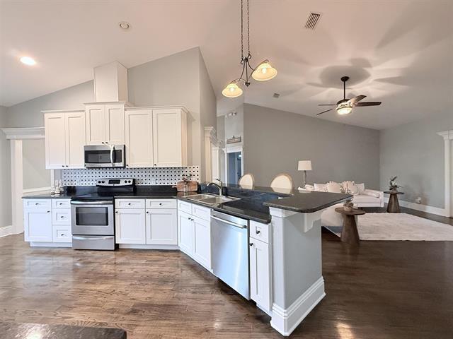 Building Photo - 69 Carousel Cir