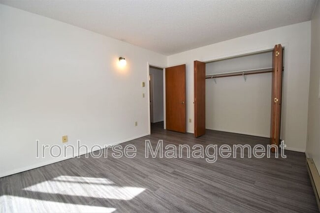 Building Photo - 811 W Villard St
