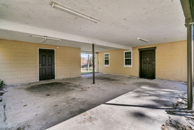 Building Photo - Tranquil Country Living on 2+ Acres — Spac...