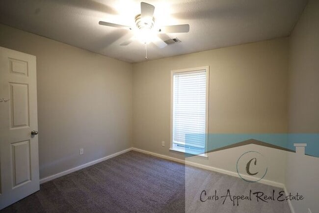 Building Photo - Beautiful 3 bed/ 2 bath home - fireplace, ...