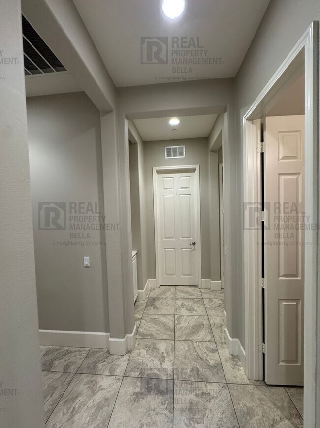 Building Photo - Beautiful Winchester Home with Open Floor Plan, Office & Solar