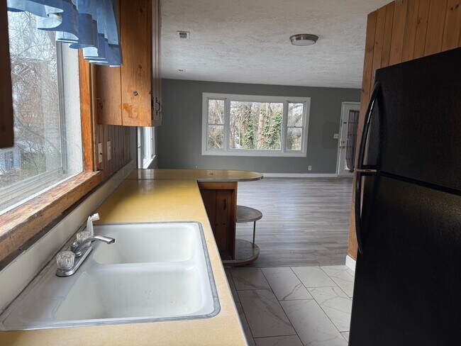 Building Photo - 221 Taylor St