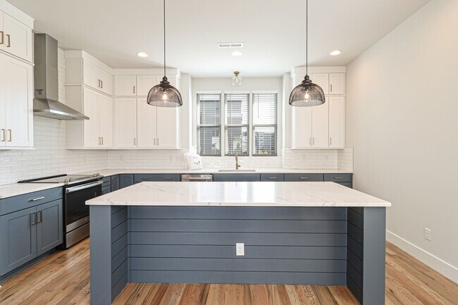 Building Photo - Luxury New Construction Townhome in Bryant...