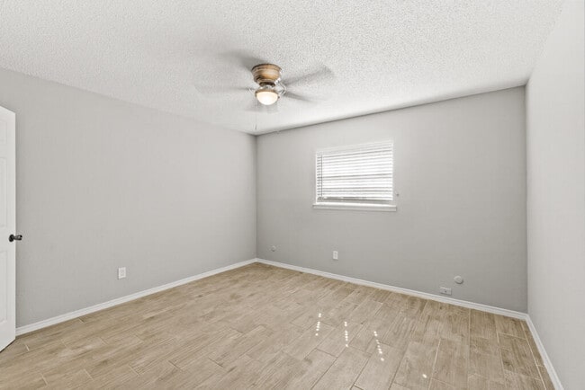 Building Photo - 6400 Edgemere Blvd