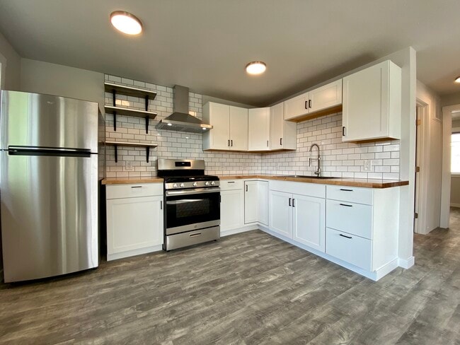 Building Photo - 1033 Juneau St