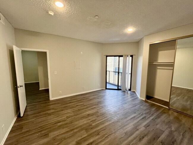 Interior Photo - 747 Gayley Ave