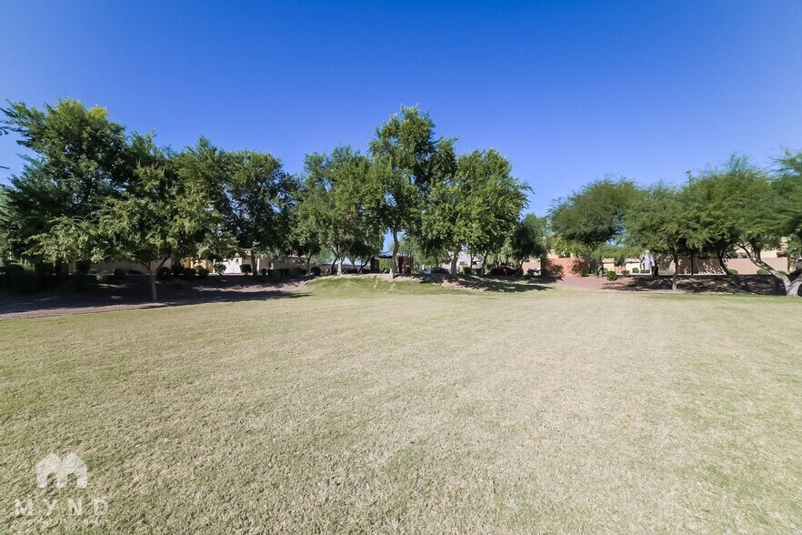 Building Photo - 2566 E Boston St