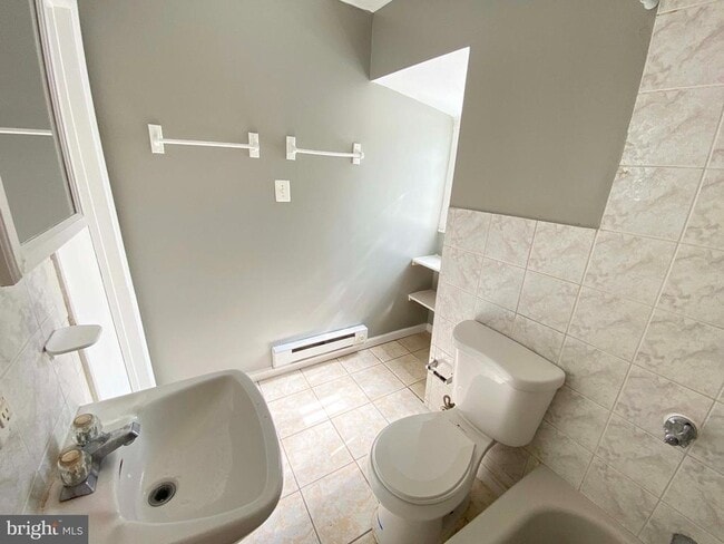 Building Photo - 408 E Roosevelt Blvd