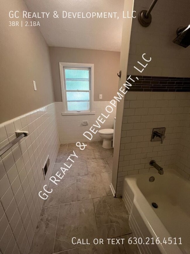 Building Photo - ***SINGLE FAMILY FLOSSMOOR HOME / 3 BDRM /...