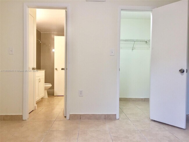 Building Photo - 10440 SW 156th Ct