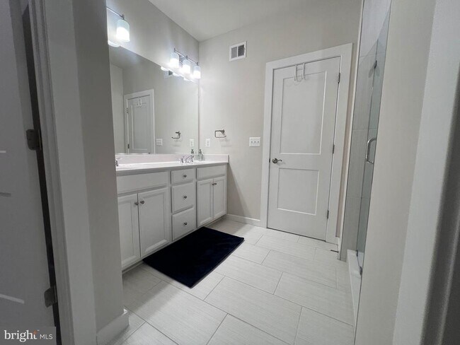 Building Photo - 44625 Wolfhound Sq