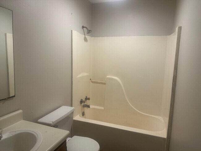 Building Photo - 469 Otis Dr