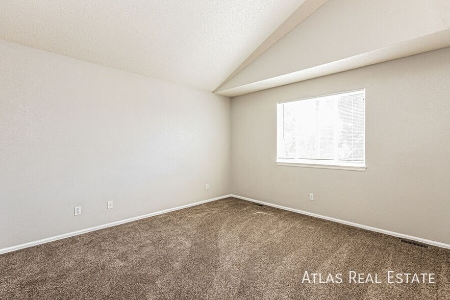 Building Photo - 5045 Sweetgrass Ln