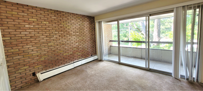 Building Photo - Large Two Bedroom Apartment on the corner of Washtenaw and Ballard