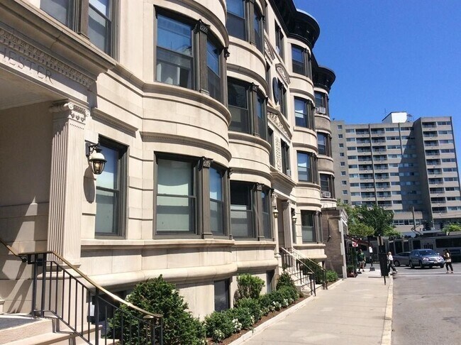 Building Photo - Five Winchester St