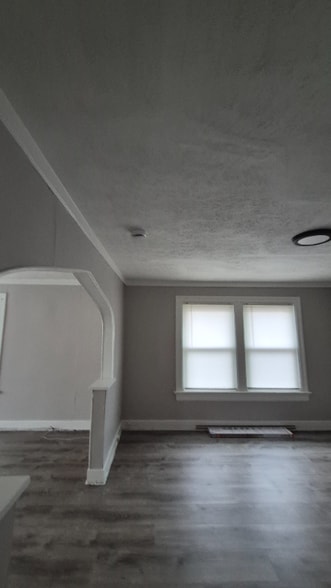 Building Photo - 2028 Revere Ave