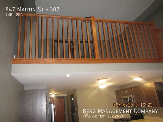 Building Photo - 847 Martin St