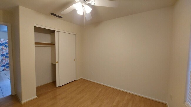 Building Photo - TERRIFIC FOUR BEDROOM PEORIA HOME WITH A POOL!