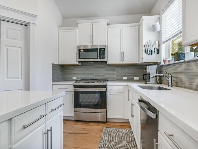 Building Photo - 11205 Avery Station Loop