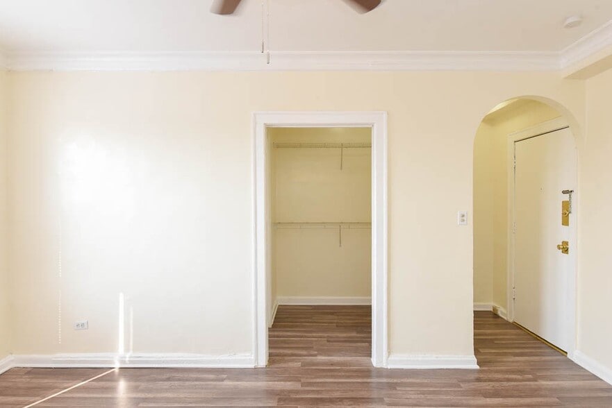 Building Photo - 4521 N Malden St